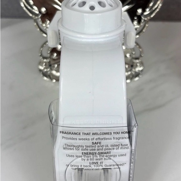 Bath & Body Works White Fragrance Plug-In - Picture 3 of 3
